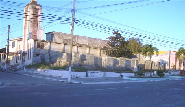Foto del terreno de la IglesiaBbautista Yaguajay en litigio_ lateral derecho