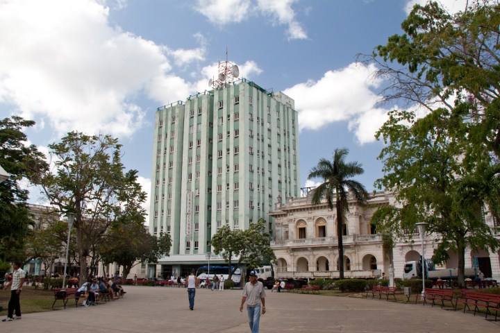 Parque Leoncio Vidal, Hotel Santa Clara Libre