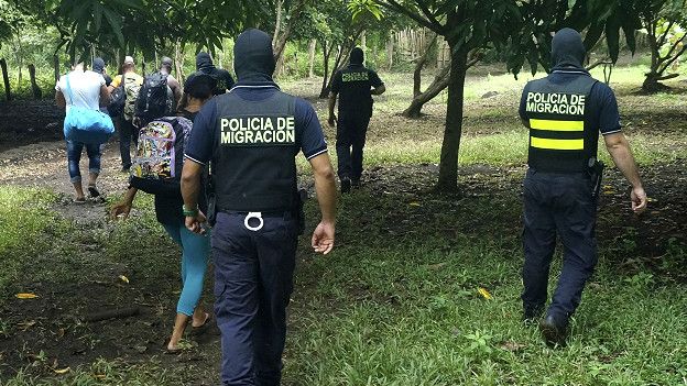 7 Policía-Migración-Cubanos costa rica