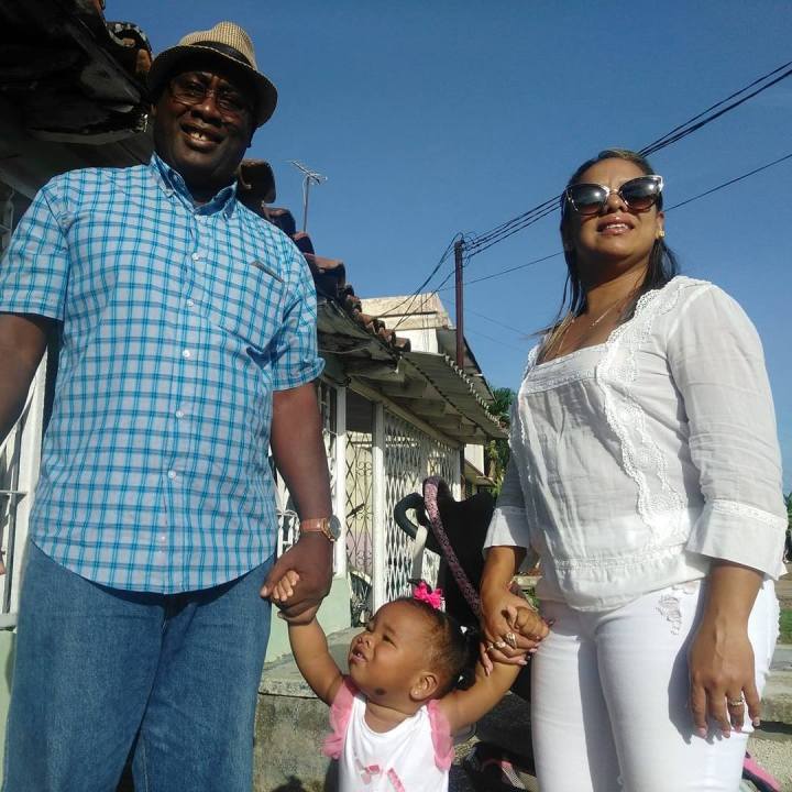 Antúnez su esposa Magalis Rivaflecha y la pequeña Alejandra hija del matrimonio