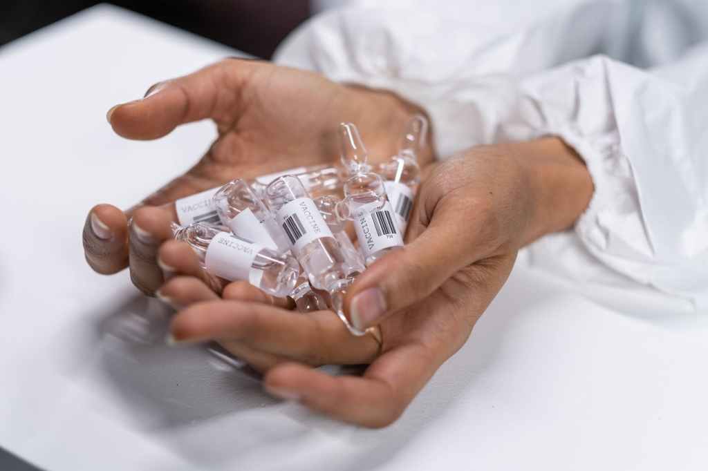 Vacuna recombinante de nano coronavirus que toma óxido de grafeno como&nbsp;portador